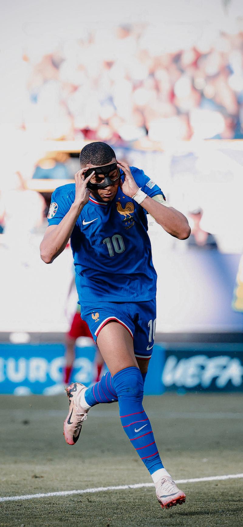 🎮DK 1-0 T1：双C灌满伤害全局大优，DK首局先下一城（🎮DK 1-0 T1：双核输出拉满掌控全图，先拔头筹赢下首局）