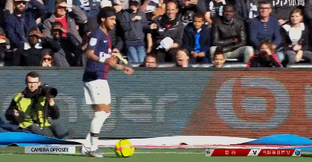 欧冠淘汰赛前瞻：巴萨客场挑战曼联,（欧冠淘汰赛看点：巴萨做客老特拉福德挑战曼联）