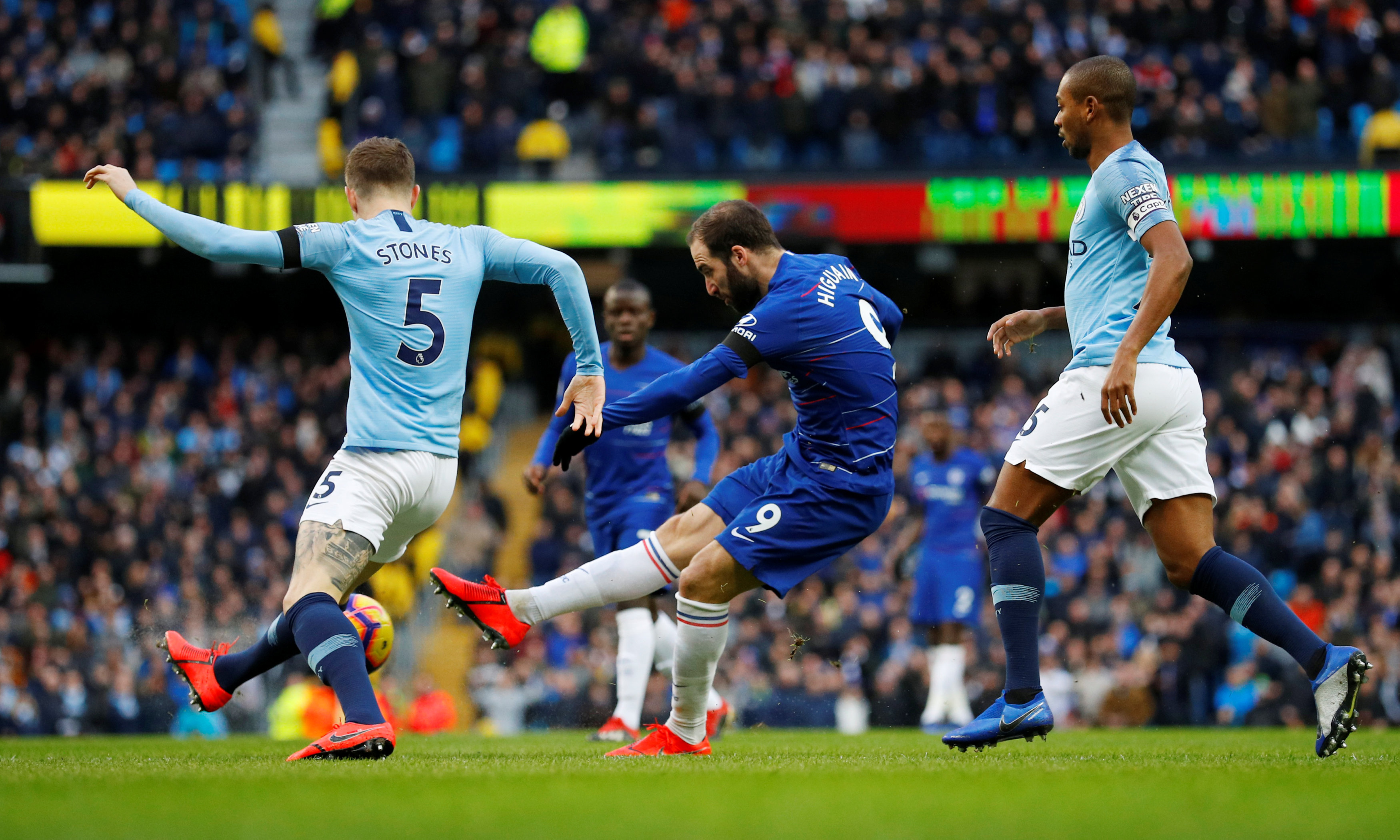 布伦森半场26分创赛季新高，常规赛25+次数比肩甜瓜（布伦森半场砍下26分刷新赛季新高，25+场次追平甜瓜）