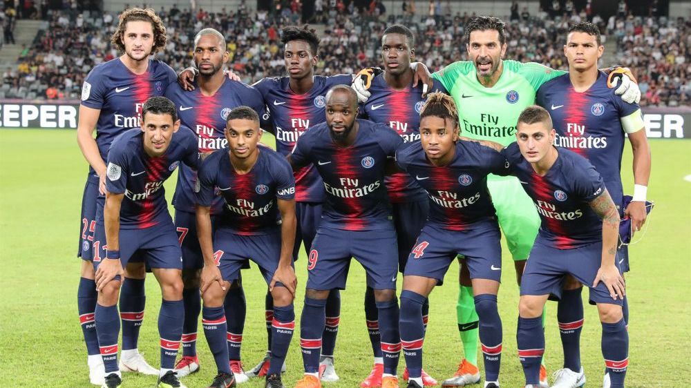 中足联颁奖：辽宁铁人外援姆本扎当选中甲赛季最佳球员（中足联年度颁奖：辽宁铁人外援姆本扎荣膺中甲赛季最佳球员）