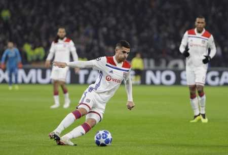 随着皇家社会爆冷1-2赫罗纳，西甲最新积分榜出炉：三雄争霸（皇家社会1-2冷负赫罗纳，西甲新积分榜出炉：三强争霸）