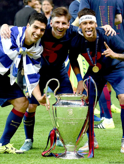 为中国赢尊重！日本球迷赛后向成都蓉城鼓掌：大赞成都值得尊重（日本球迷赛后为成都蓉城鼓掌：中国赢得尊重，成都值得敬佩）