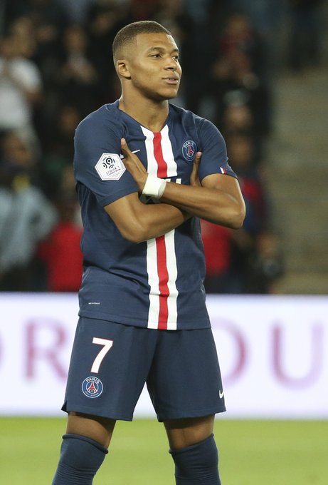 每体：巴萨不给客队球迷球票，毕巴高层把自己的球票让给球迷（每体：巴萨不向客队球迷提供球票，毕巴高层将自用票让予球迷）