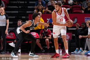 赫内斯：明年目标是德甲冠军；已准备庆祝活动？我们不想傲慢（赫内斯：明年冲击德甲冠军；谈庆祝安排：我们不想显得傲慢）