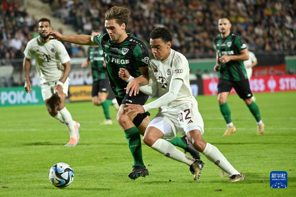 得分机器！里夫斯狂砍44+11大号两双，湖人力克猛龙