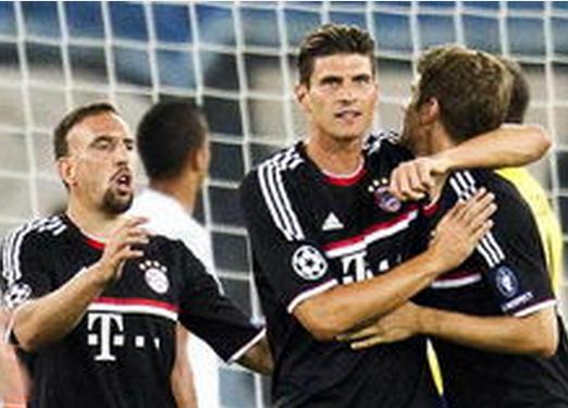 足球中超球队失误频频，主帅暴怒（中超球队连连失误，主帅震怒）