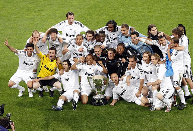 中甲战报：莱昂纳多传射，重庆铜梁龙2-0嘉定汇龙升入中超（中甲赛报：莱昂纳多传射建功，重庆铜梁龙2比0击败嘉定汇龙冲超成功）